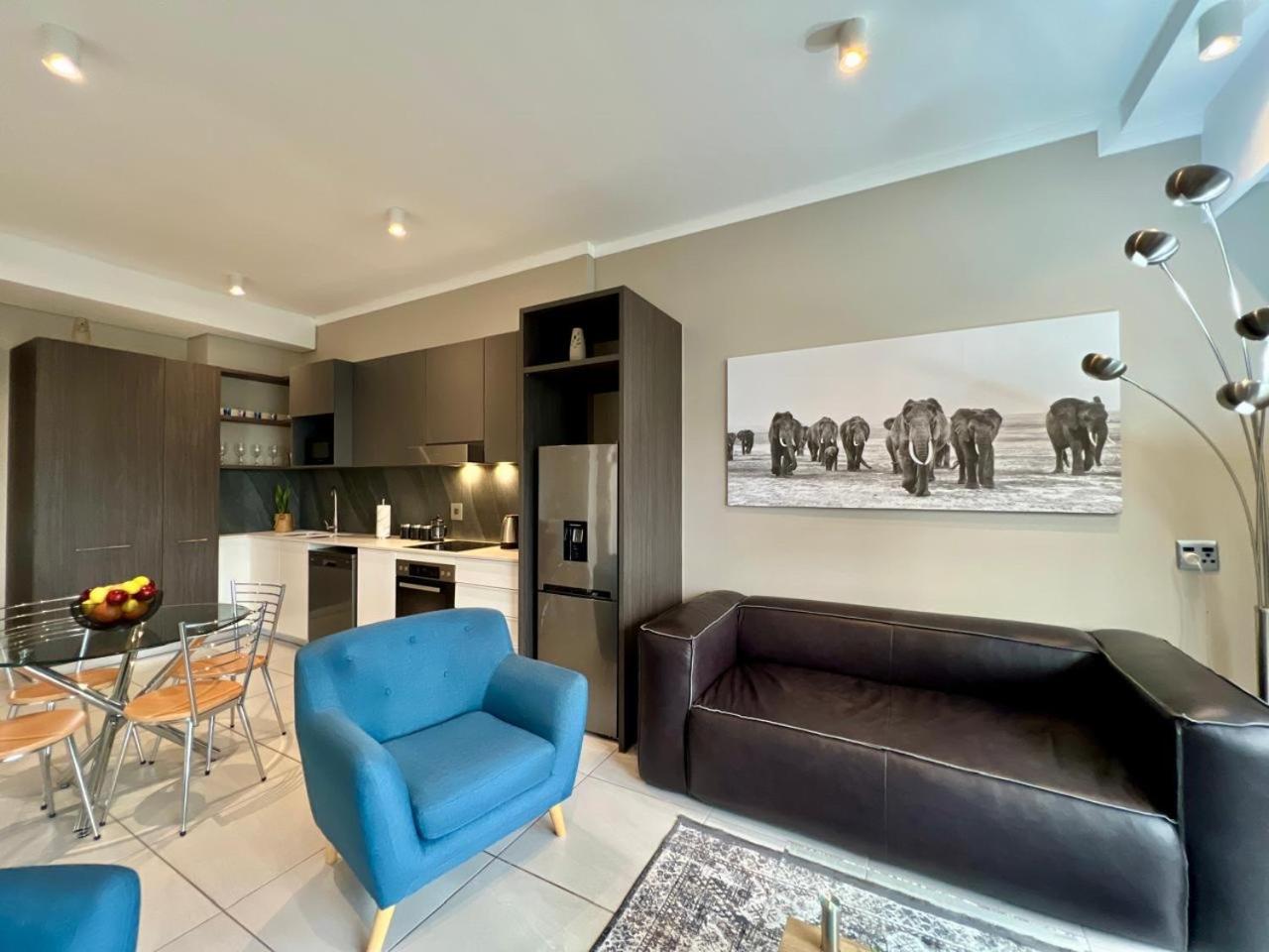 Furnished In The Heart Of Menlyn Maine 1209 Apartment *