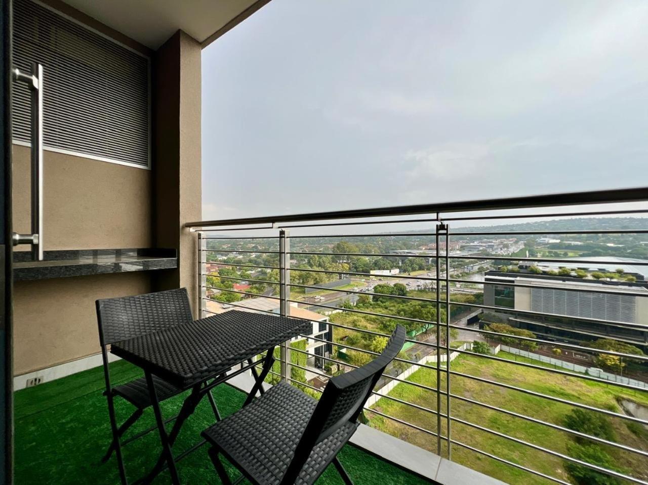 Furnished In The Heart Of Menlyn Maine 1209 Apartment